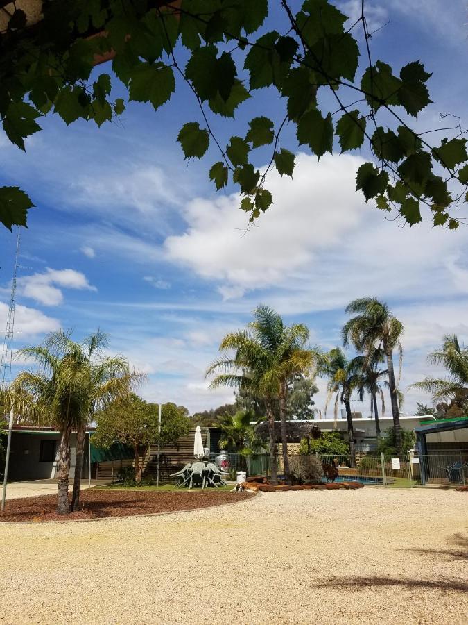 Glossop Motel Winkie Buitenkant foto
